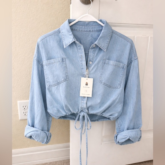 NWT Chic Cropped Denim Top / Chambray Shirt 💙 - Picture 7 of 7